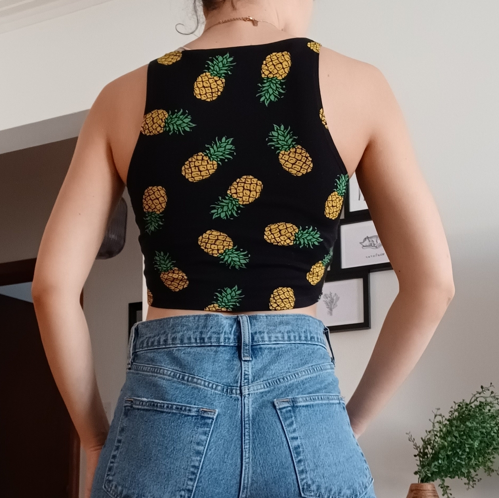 ⛔️SOLD⛔️FREE w/ $25 Purchase; Black Pineapple Print Crop Top - Picture 6 of 10